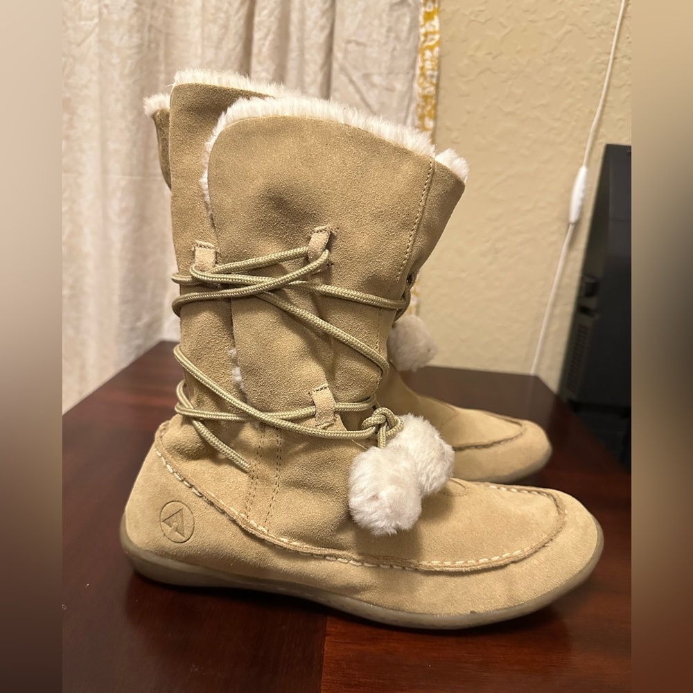 Airwalk Women's Sz 10 Tan Suede Boots with Faux Fur Lining - Picture 2 of 9